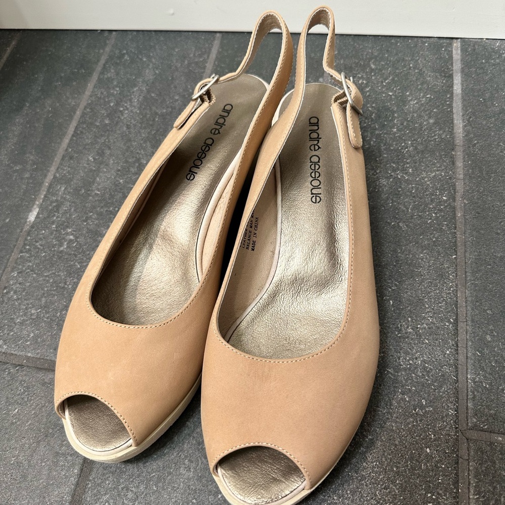 Andre Assous peep toe size 11 M